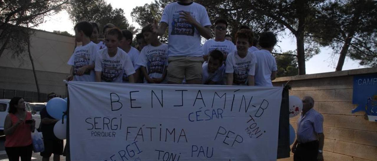 El Sporting Sant Marçal benjamín B celebró en Pòrtol su título.