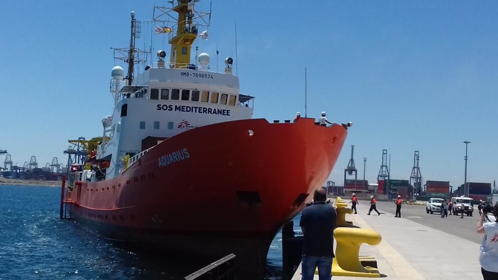 El 'Aquarius' abandona València para seguir con su labor humanitaria