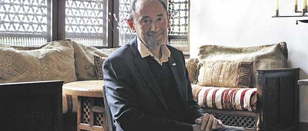 El director del museo, José Tono Martínez, programa actividades de todos los ámbitos culturales.