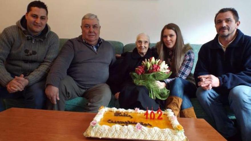 La silledense Josefa Lorenzo celebra sus 102 años