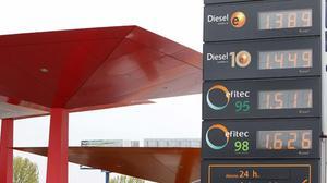 El preu de la gasolina voreja els 1,5 euros.