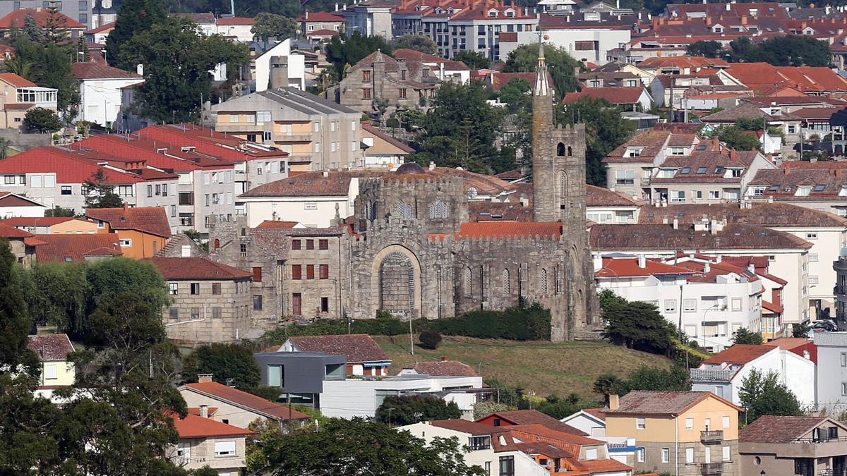 Vista del casco urbano de Nigrán en torno al Templo Votivo de Panxón.