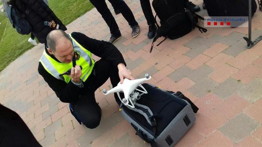 Los Mossos decomisan un dron sobre el Mobile