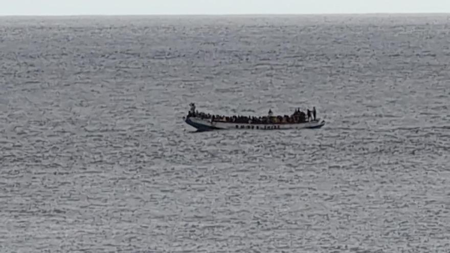 Enviados a la cárcel los detenidos por asesinar a cuatro migrantes en un cayuco antes de llegar a El Hierro