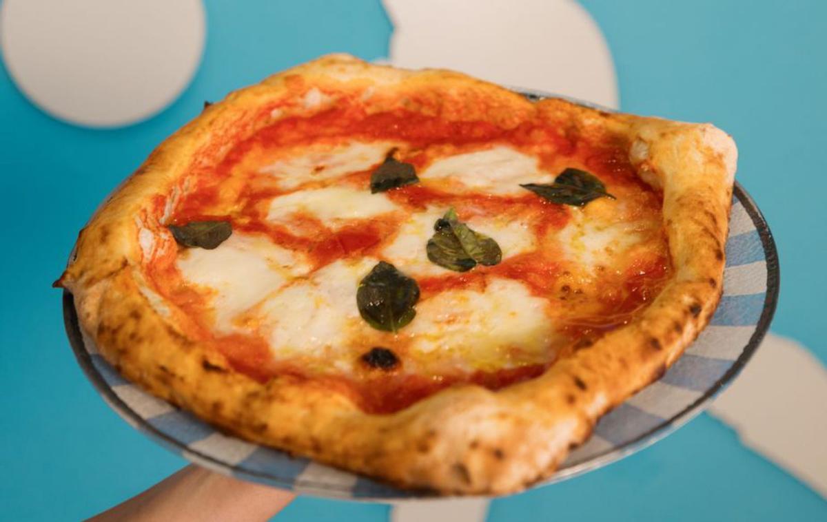 ‘Pizzas’ deliciosas en Adiós. | ADIÓS