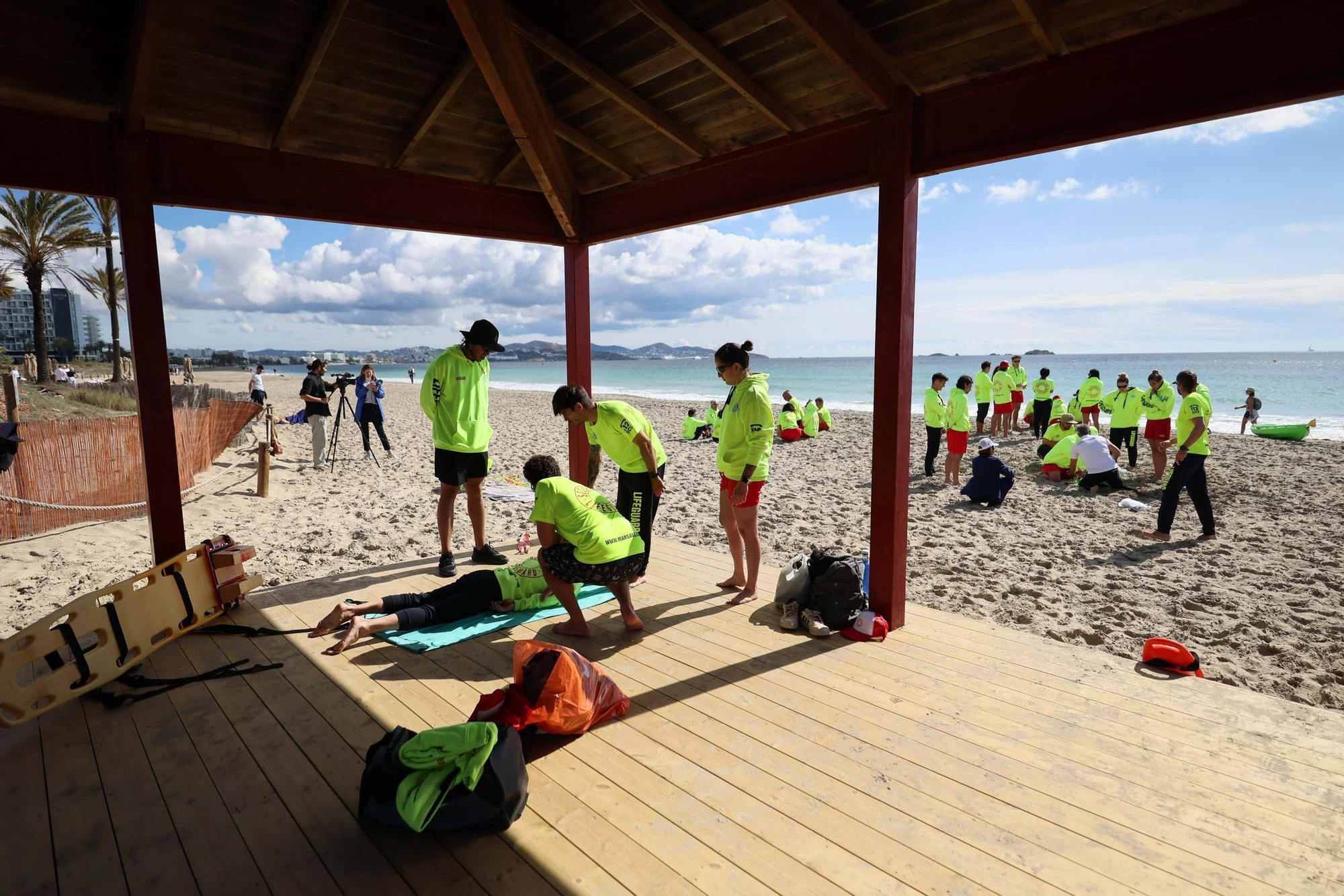 Galería: Más de 40 socorristas empiezan en nueve playas de Sant Josep