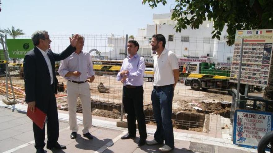 El secretario general del PSOE de Marbella, José Bernal, y el diputado nacional Luis Tomás.