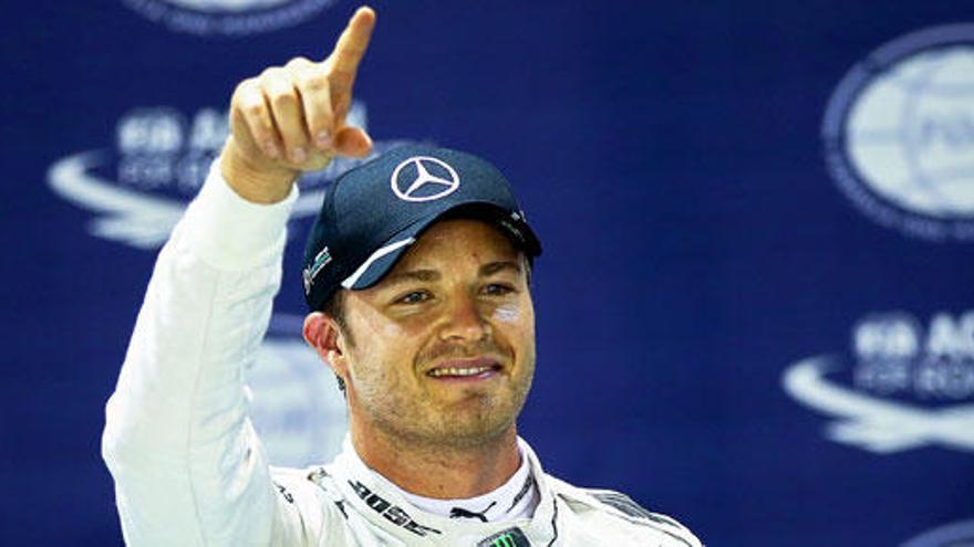 Nico Rosberg celebra la &#039;pole&#039;.