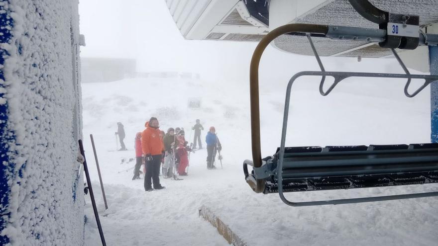 Manzaneda recibe a los primeros esquiadores de la temporada