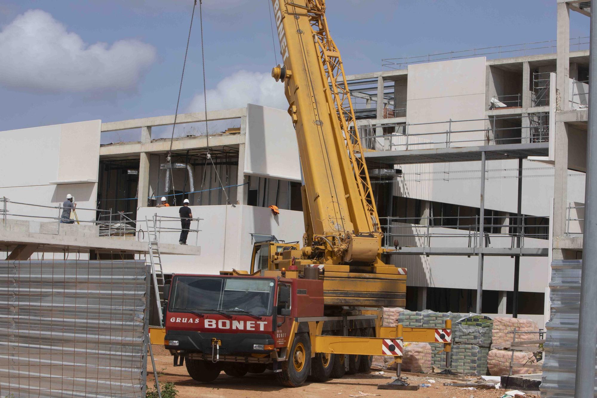 La construcción del nuevo hospital de Ontinyent sigue a buen ritmo.