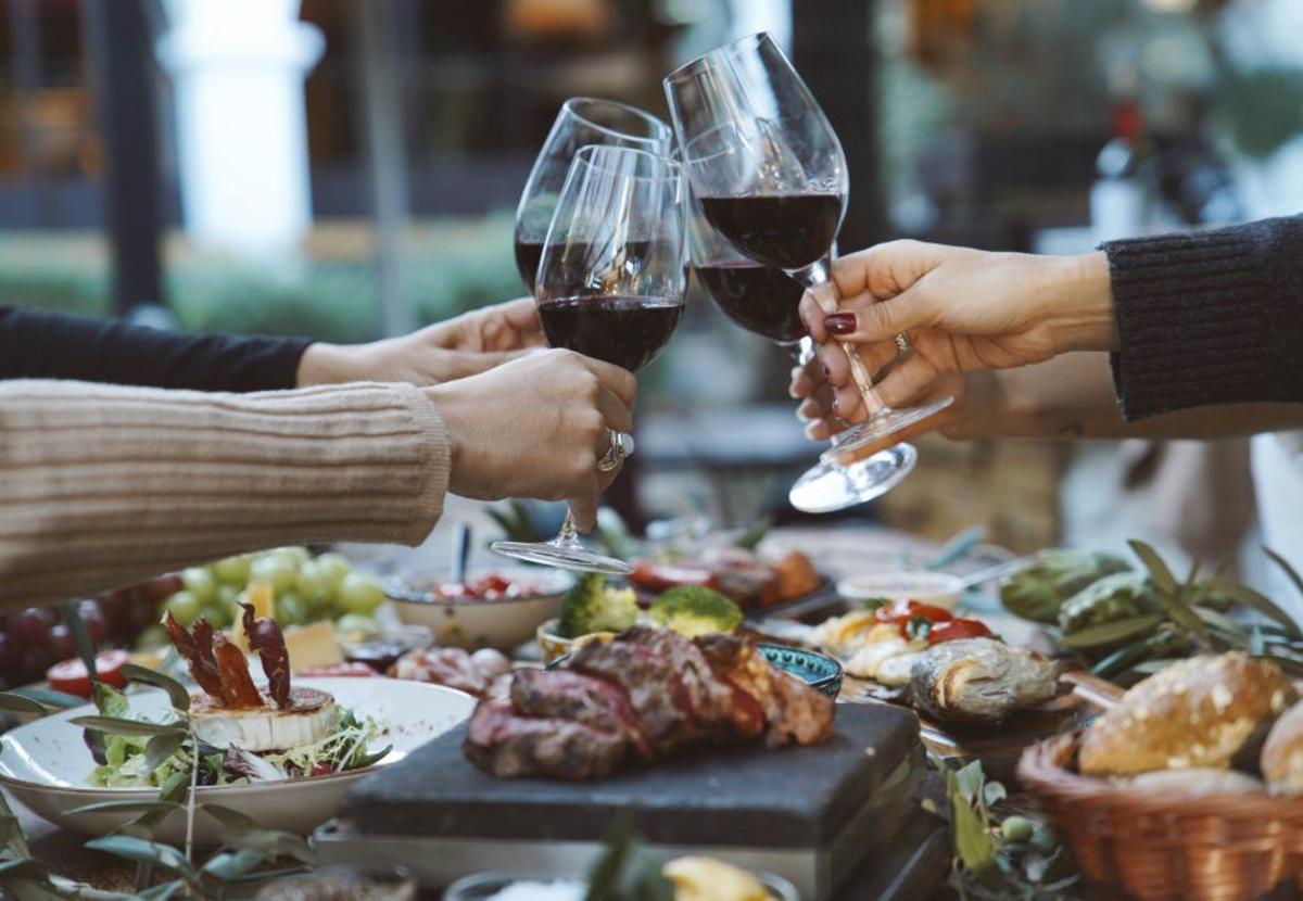 Cas Costas celebra sus primeras navidades con un Solete de la Guía Repsol. | SILVIA VILLAR