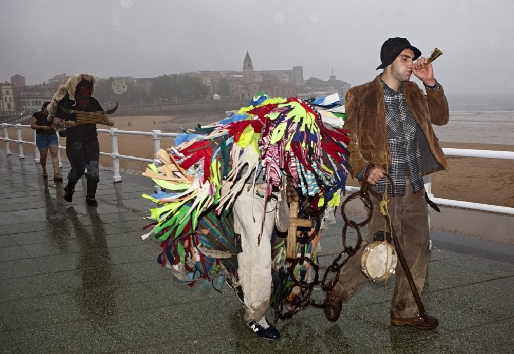 Desfile de máscaras ibéricas en Gijón