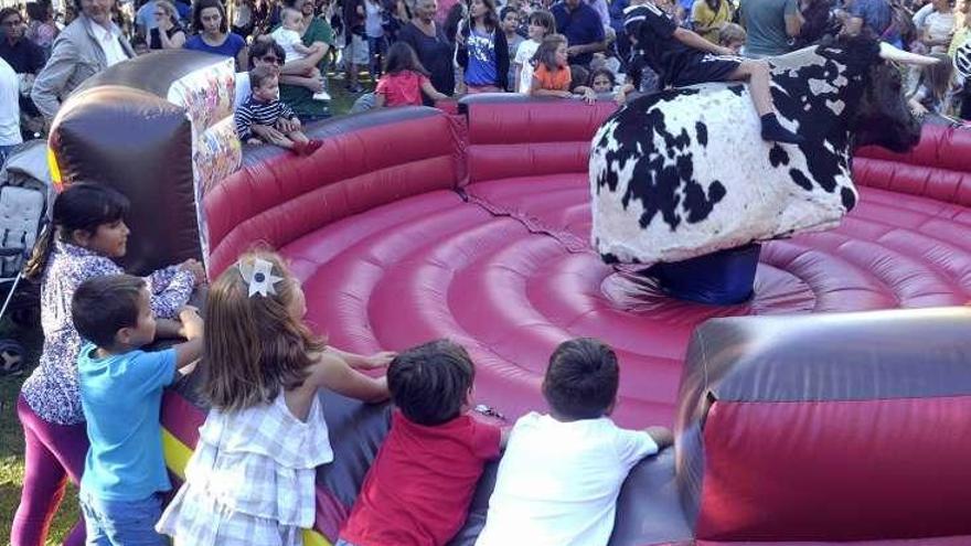 Festa dos Nenos no parque Luís Seoane en Santa Cruz.