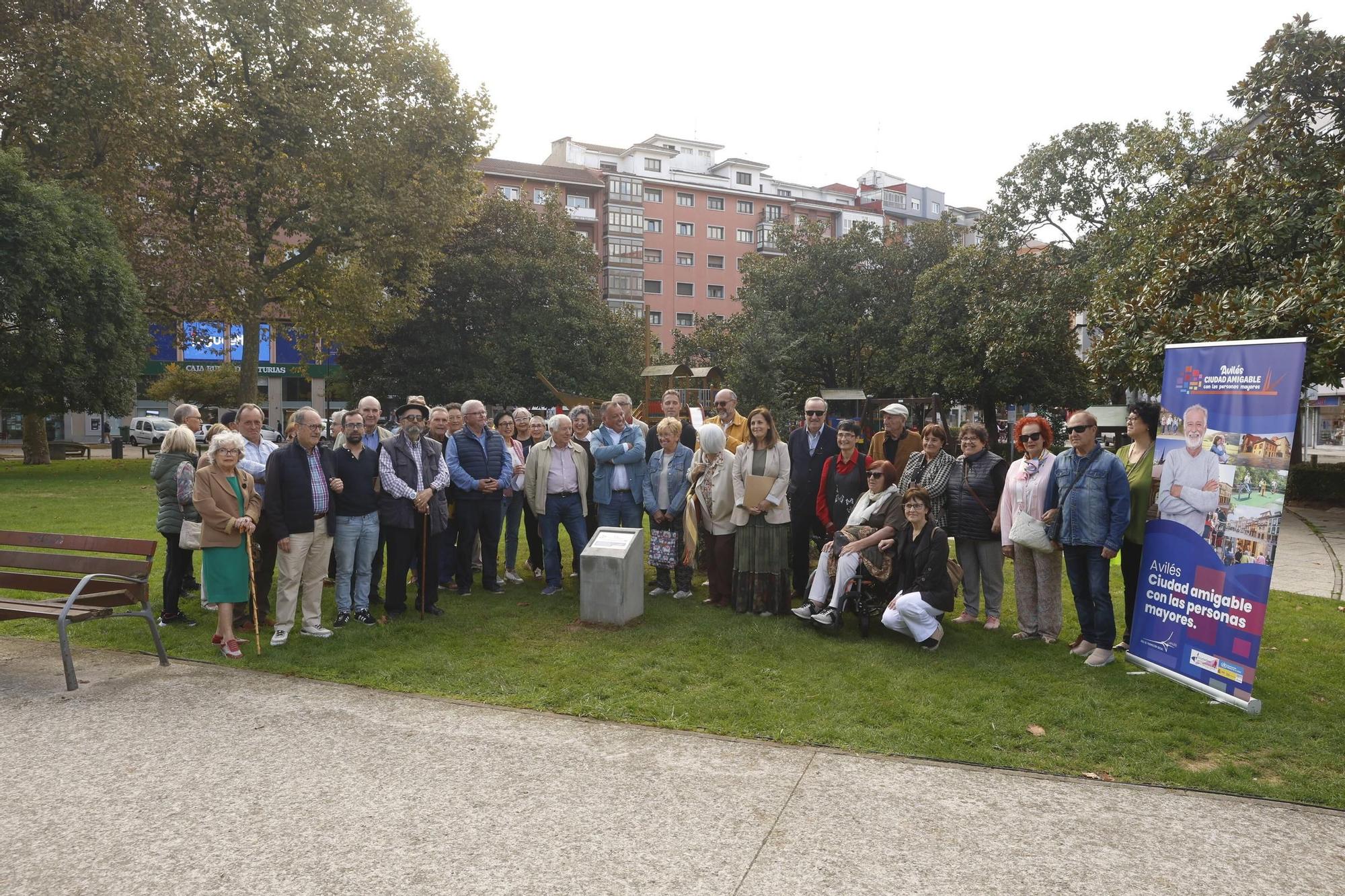 EN IMÁGENES: Avilés dedica una plaza pública a las personas mayores