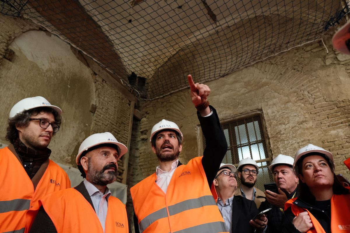 Visita del ministro de Cultura, Ernest Urtasun, a las obras de la Biblioteca Nacional que se va a instalar en el antiguo Convento de San Agustín