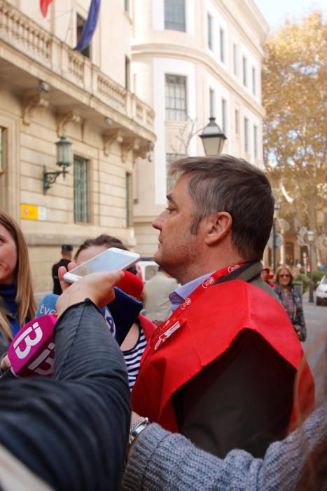 Protesta de funcionarios de Correos en Palma