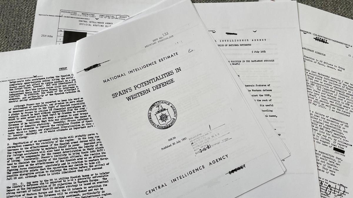 Notas previas de discusión e informe desclasificado de la CIA sobre establecimiento de bases militares en España.