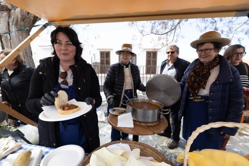 Mira aquí todas las fotos de la feria de la sepia en Sant Joan