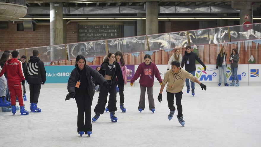 Entra en funcionament la pista de gel de Fira de Girona