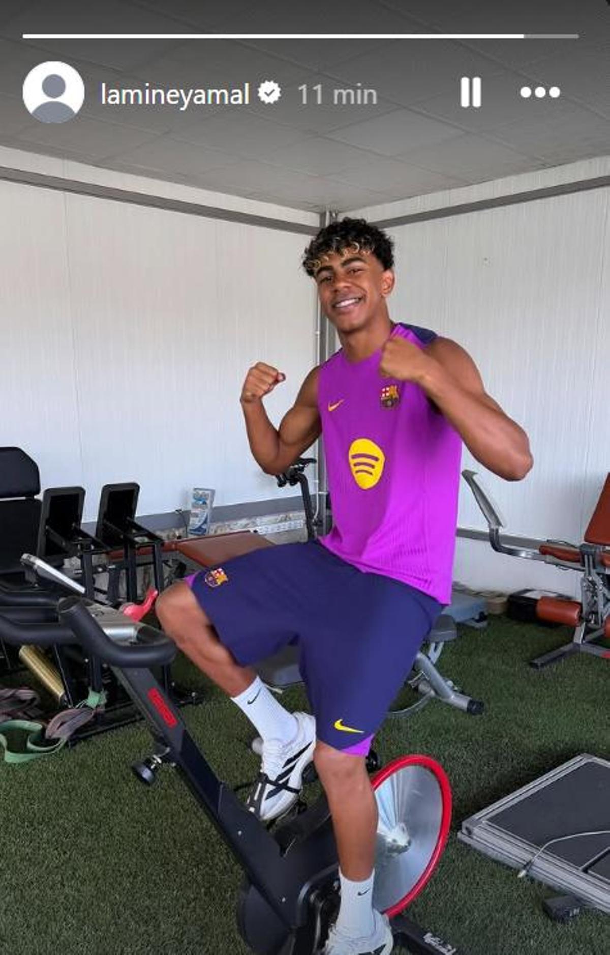 Historia de Lamine Yamal en instagram haciendo bicicleta estática
