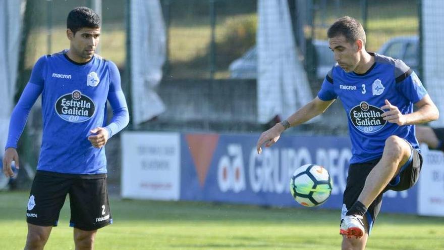 Juanfran y Navarro, durante un entrenamiento en Abegondo.