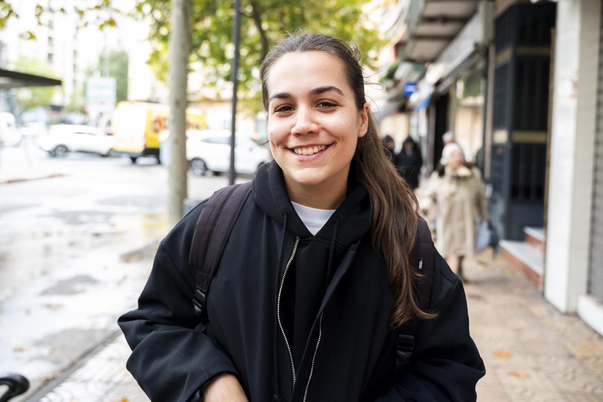 Marina, estudiante, comparte piso junto a varias compañeras.