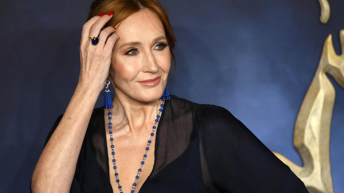 A escritora J. K. Rowling.