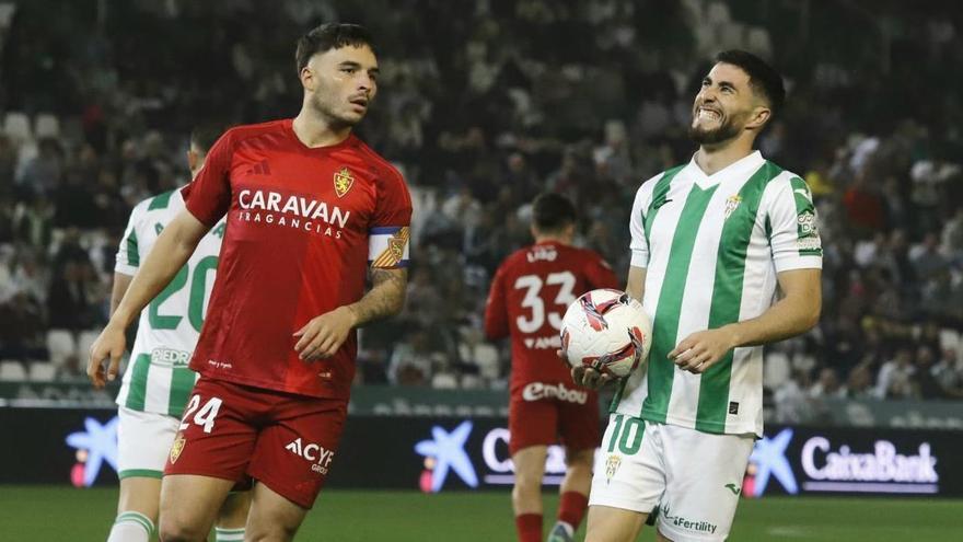 Lance del choque de la primera vuelta entre el Córdoba CF y el Zaragoza en El Arcángel.