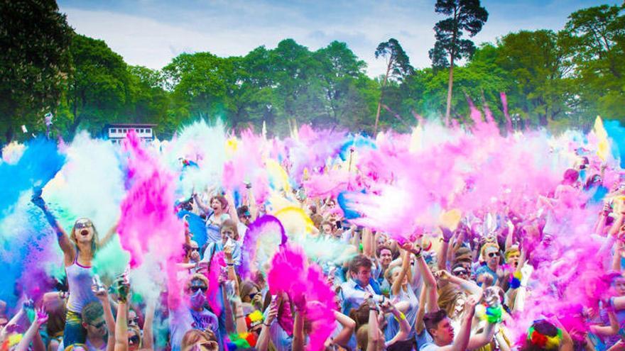 Las Torres de Cotillas vivirá este viernes el Holi Festival, una fiesta en la que se lanzan miles de polvos de colores al aire