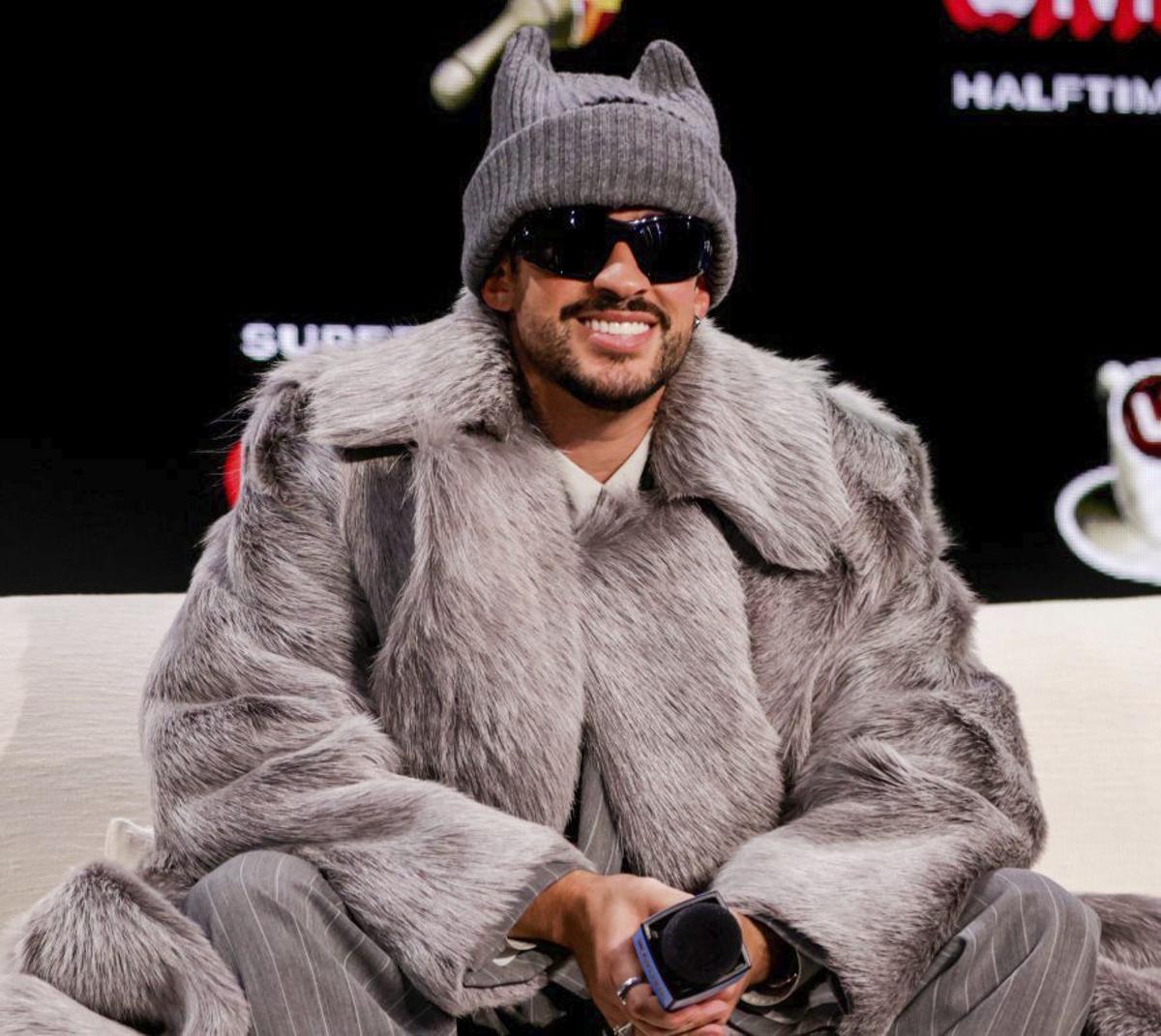 Bunny, en una entrevista sobre la 60.ª edición de la  Superbowl. | AP