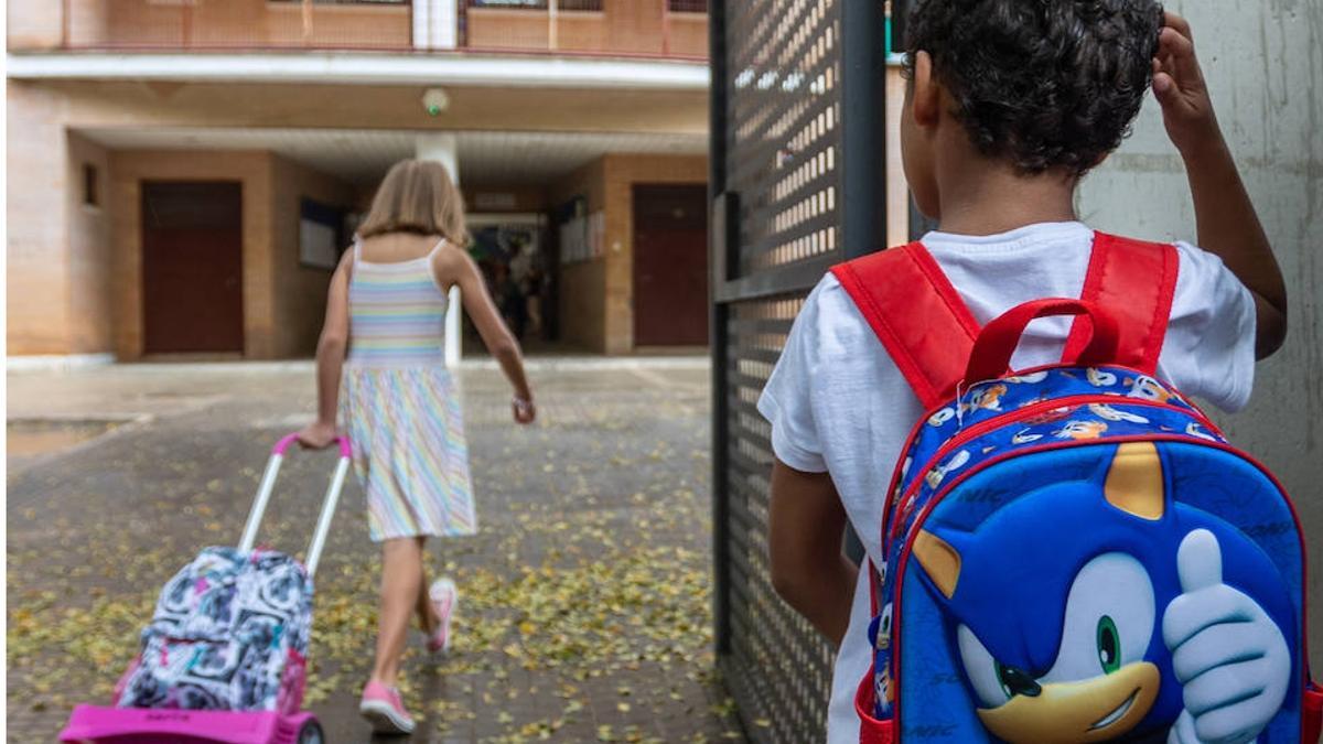 Sancionados con 6.000 euros por quitar del colegio a sus hijos para educarles de forma online