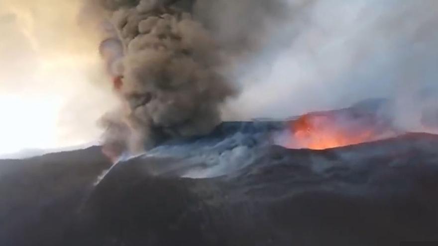 Impactante vídeo del volcán de La Palma tomado con un dron