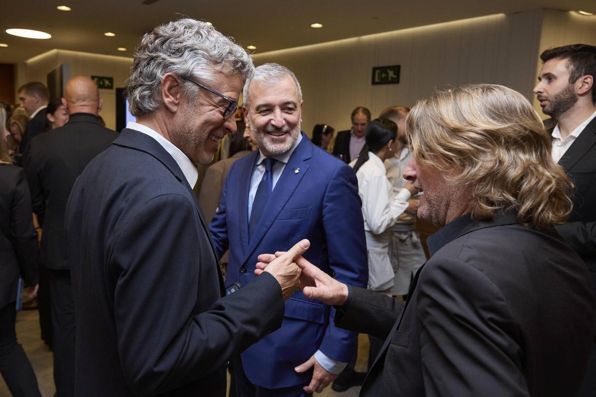 Joan Vehils, director de SPORT, con David Escudé y Jaume Collboni