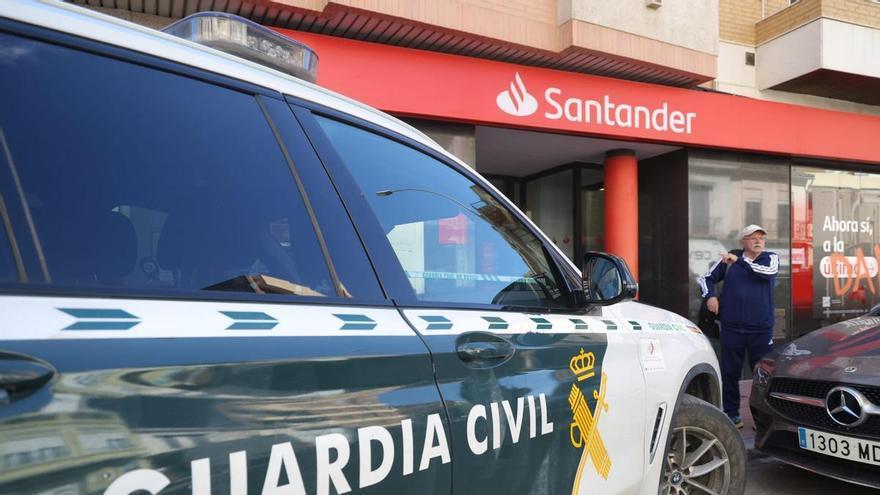 Atraco de película en Valencia: unos ladrones roban en un banco y maniatan a las limpiadoras que les han sorprendido en plena acción