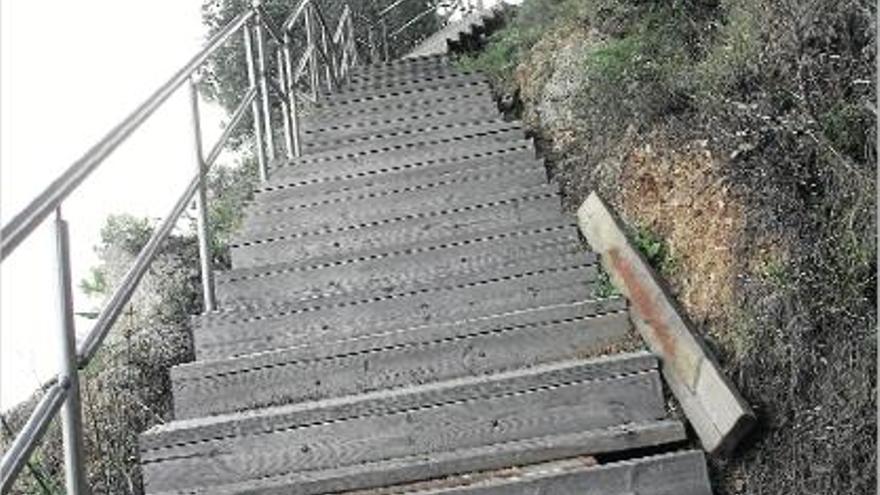 Segons van explicar diversos grups municipals, els actes vandàlics al tram d&#039;Es Codolar fa mesos que duren.