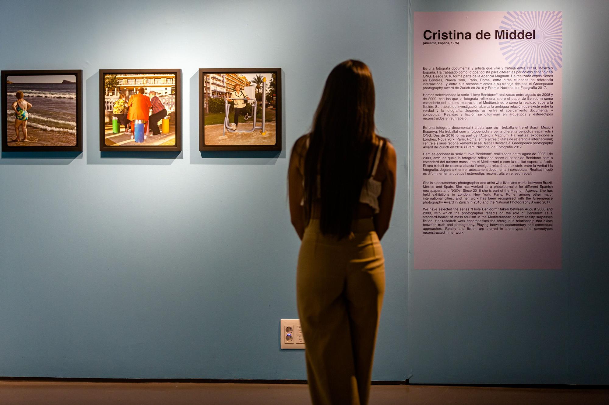 Inauguración de la exposición de Cristina de Middel, Martin Par y María Moldes en Benidorm