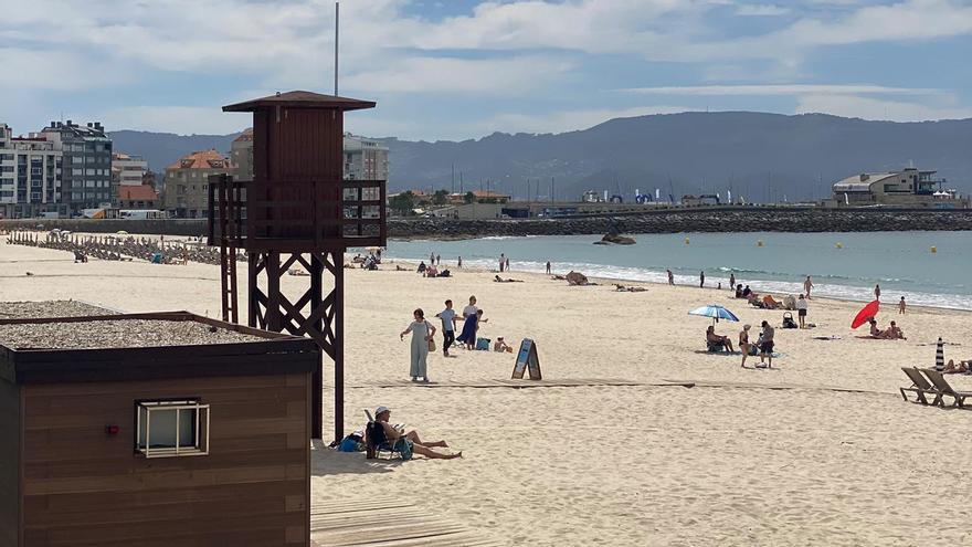 Los primeros socorristas llegan a las playas de Sa