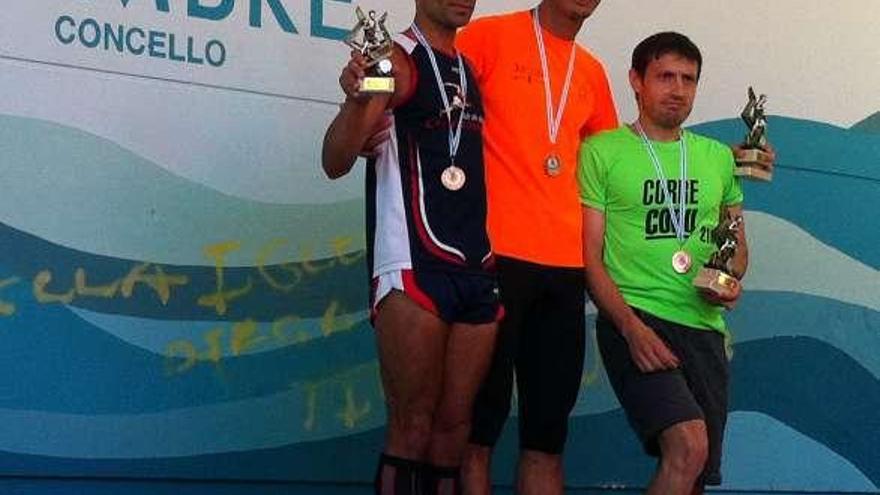 Trofeos del Torneo de Tiro con Arco y de la Carrera Popular en Cambre