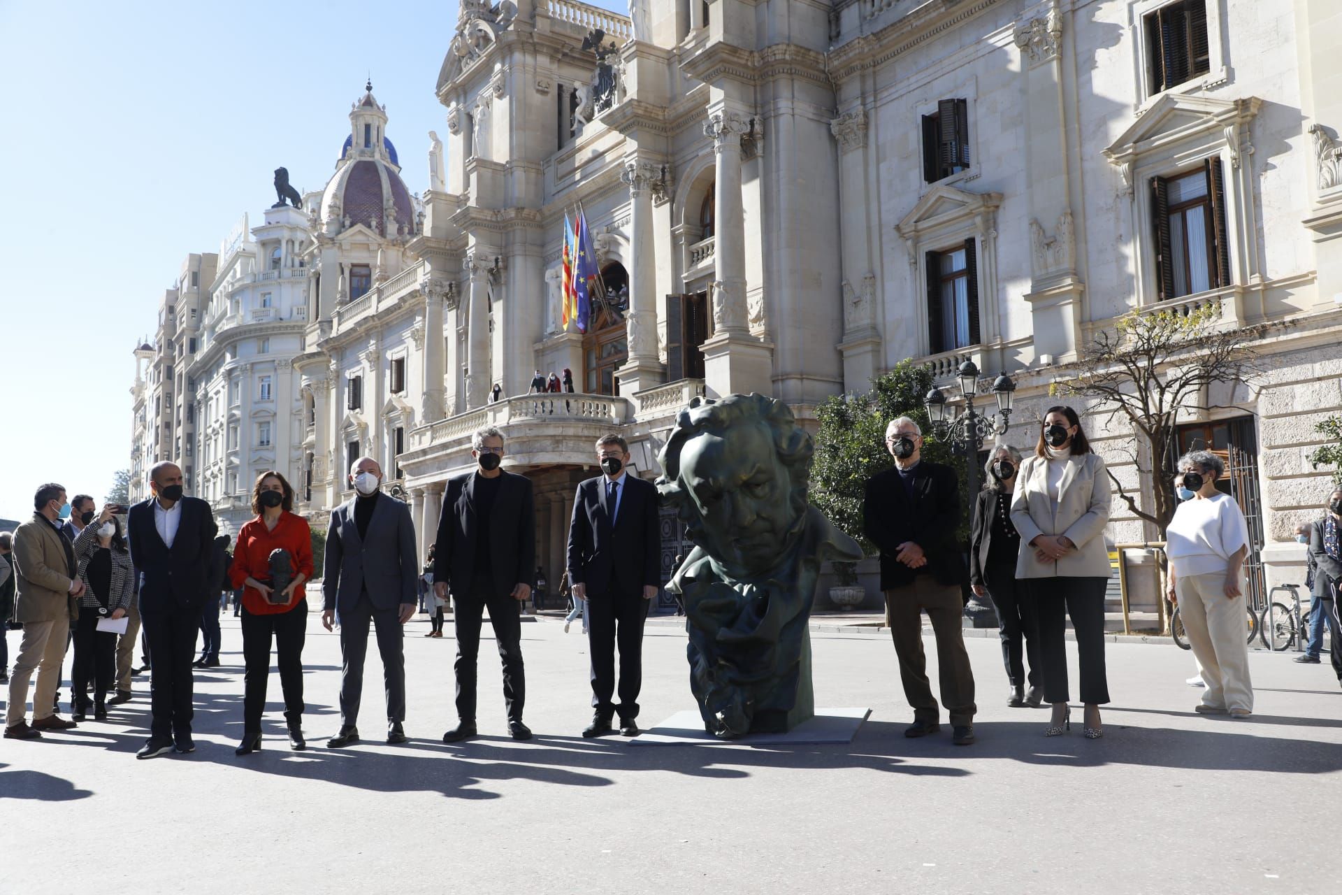 Valencia promociona la gala de los Goya con 12 estatuillas gigantes
