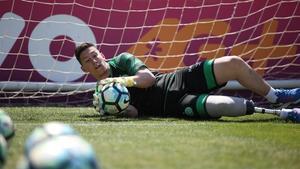 El portero Jackson Follman, amputado a causa del accidente del avión del Chapecoense, se entrena por primera vez con balón el pasado 16 de noviembre. 