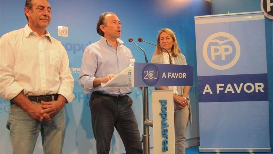 León asegura que los cacereños han optado por la &quot;estabilidad&quot; y destaca la &quot;brecha&quot; abierta respecto al PSOE