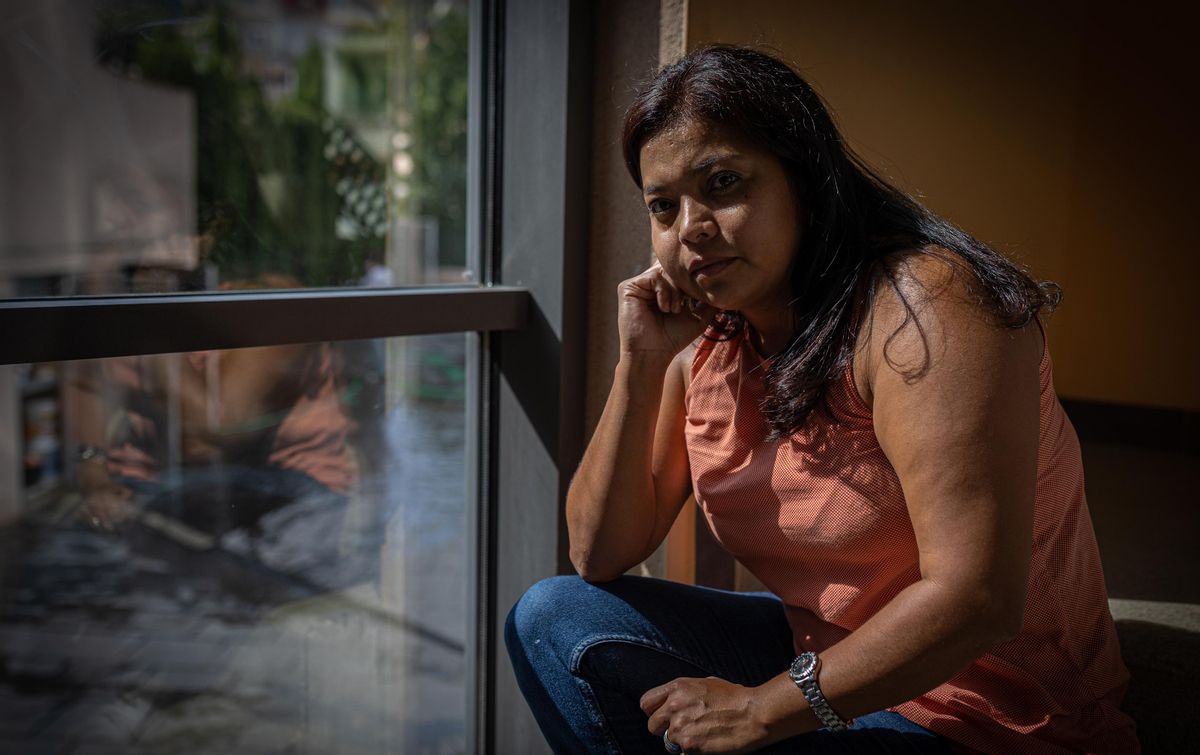 La Ruth, que cobra l’SMI: «Amb el que ha pujat la llum, 15 euros més no em solucionen res» La Ruth, que cobra l’SMI: «Amb el que ha pujat la llum, 15 euros més no em solucionen res»