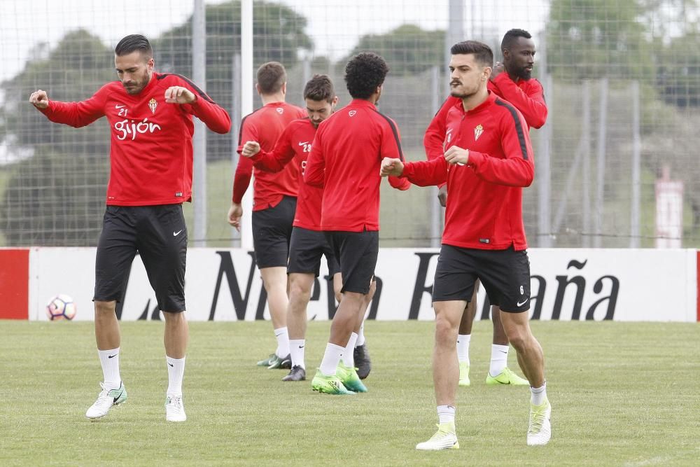 Entrenamiento del Sporting esta mañana en Mareo