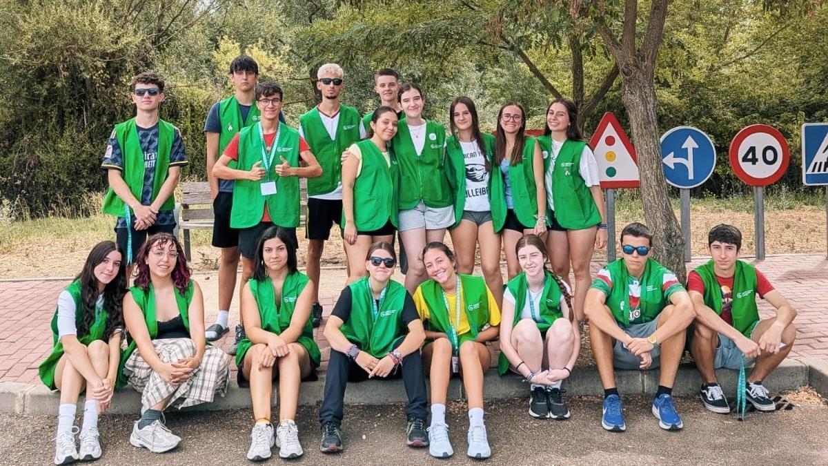 Varios participantes edel Campo de Voluntarios que se desarrolla en Benavente.
