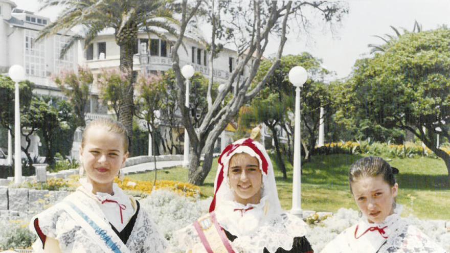 Leila, Natalia Nieto y Maia, vestidas de Meigas Infantiles.