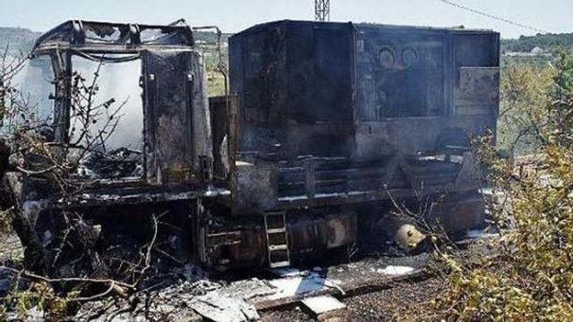 Un camión queda totalmente calcinado en Benissa