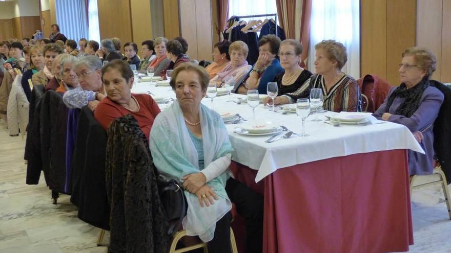 Asistentes a la comida en Cangas del Narcea.