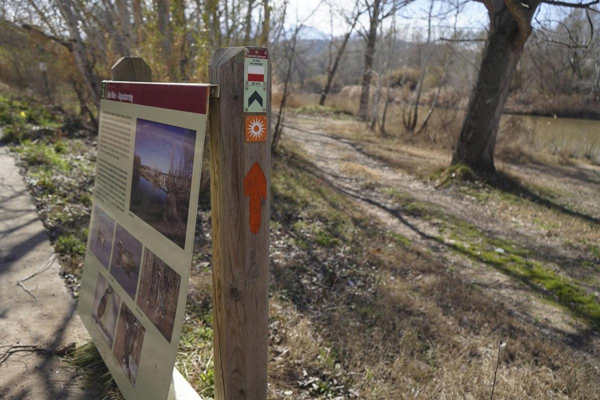 Un cartell destaca les particularitats de l'aiguabarreig o Pont dels dos rius