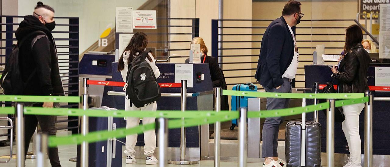 Imagen de la zona de facturación del aeropuerto de Eivissa, el pasado martes. | JUAN A. RIERA