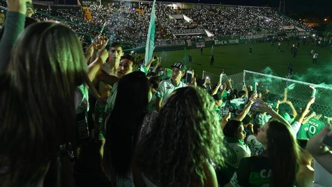 Chapecó homenajeó a los suyos con el corazón roto